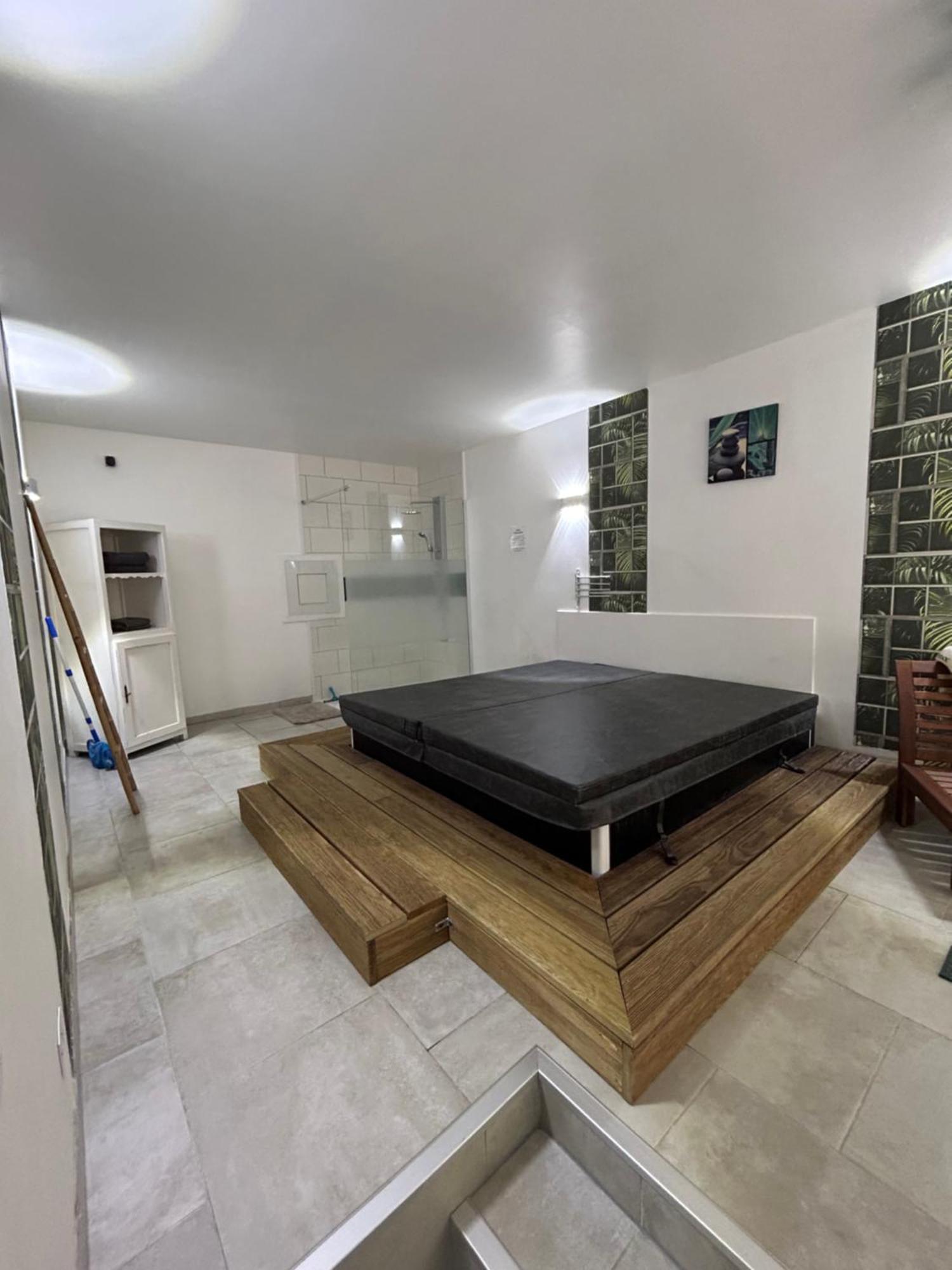 Loft And Spa Les Preaux Ngoại thất bức ảnh